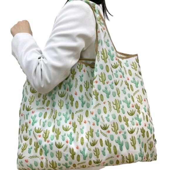 Cactus Print Tote 🌵 - Picture 4 of 10